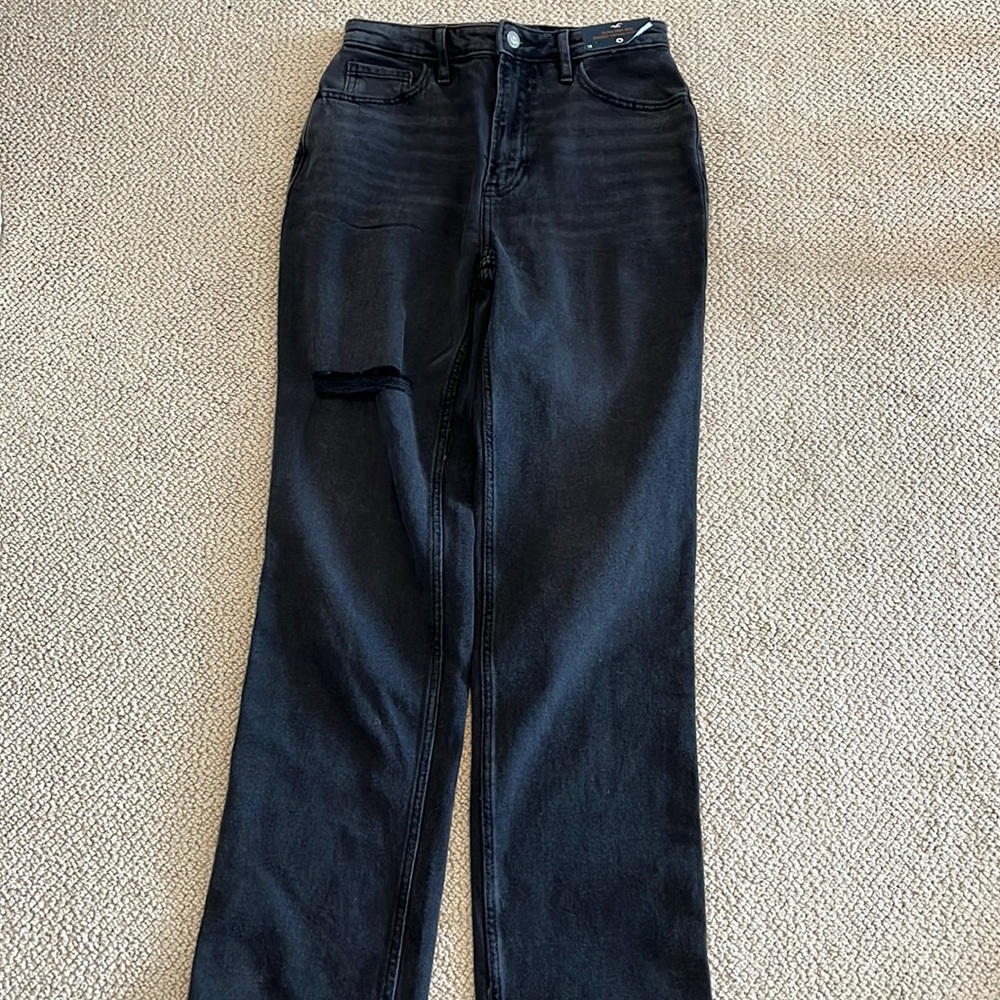 Hollister black jeans with one spot of distressing 1R W25 L31